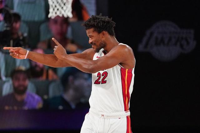 因凡蒂诺晒与印尼足协主席托希尔合照